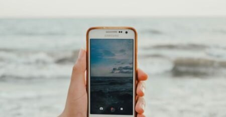 memotret dengan handphone